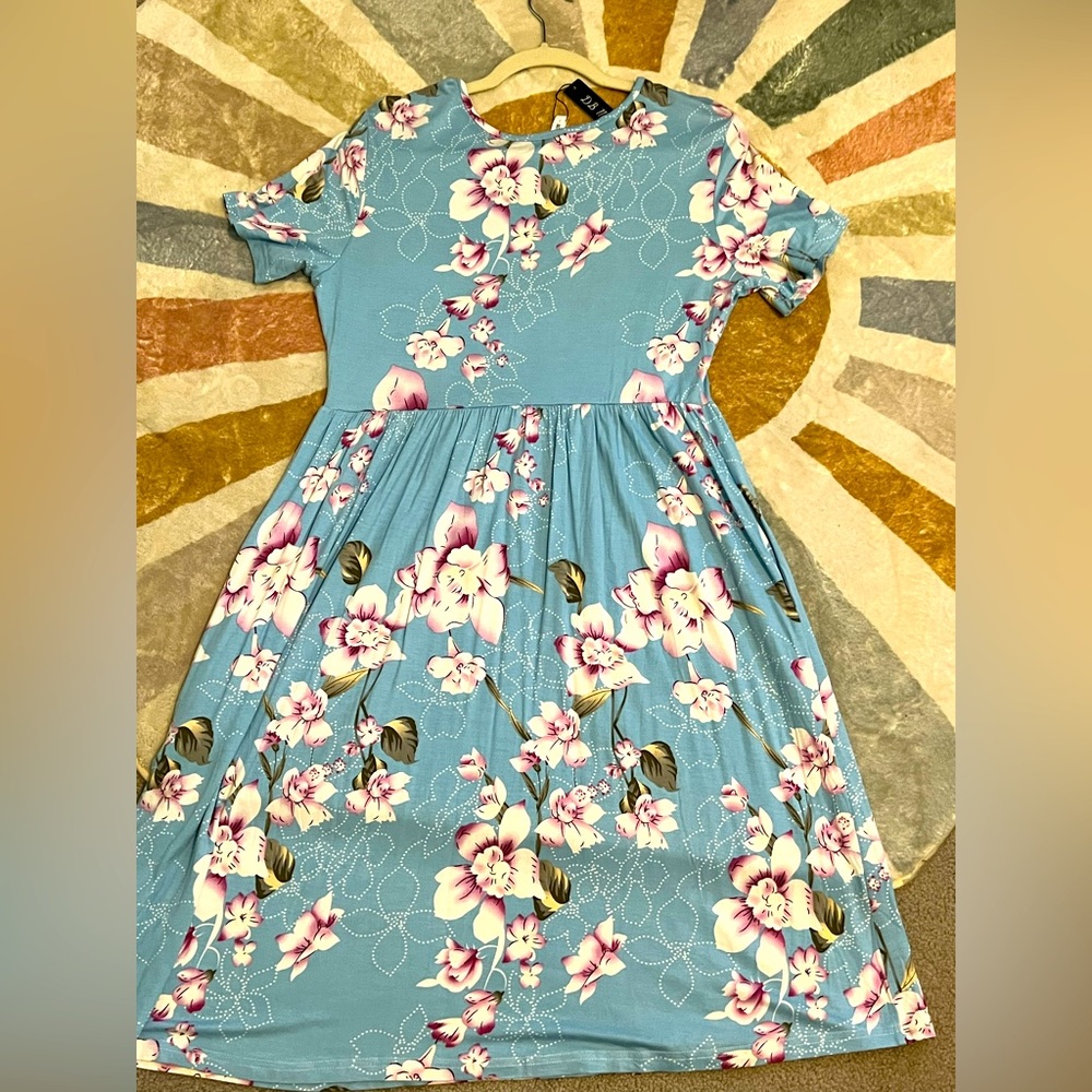 light blue w/purple floral t-shirt flowy skater dress size L brand new w pockets - Picture 3 of 3